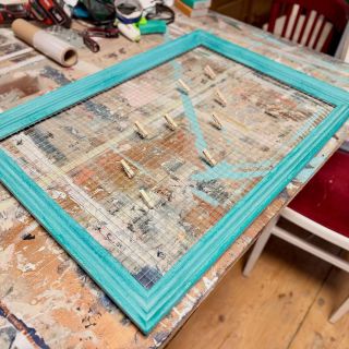 „Pomocí křídových barev Annie Sloan můžete naplno popustit uzdu své kreativitě! 🎨 Hledáte dárek na poslední chvíli pro své...